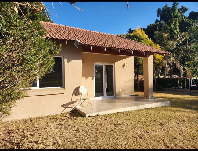 2 BEDROOM FLAT TO LET IN WENDYWOOD